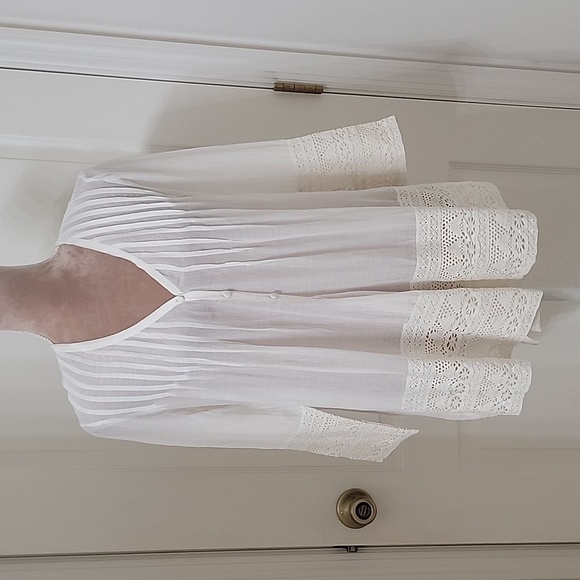 Love Sam Tops - Love Sam, Size XS White Pintuck V-Neck with Lace Trim, 70% Cotton, 30% Silk, NEW
